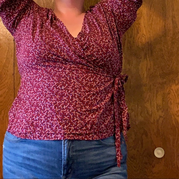 Red floral wrap - button flare collar long sleeves - Picture 3 of 4